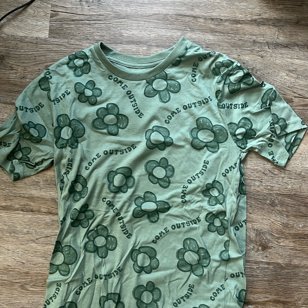 Green flower tee